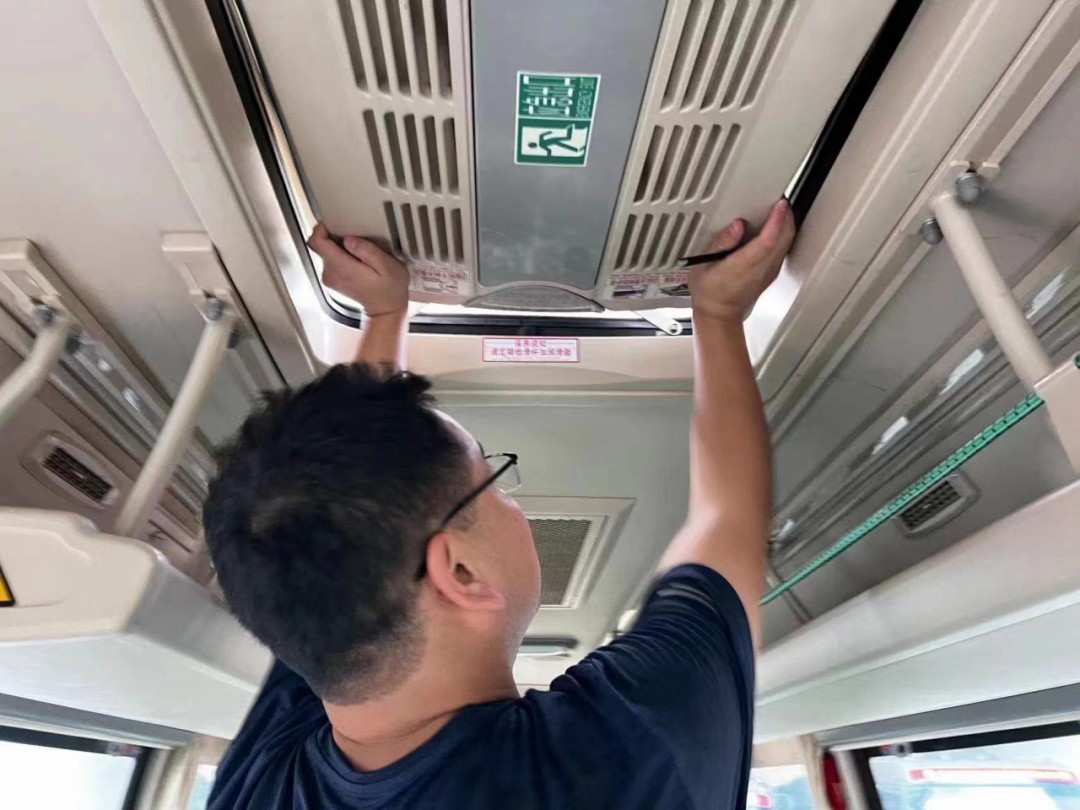 亿万先生MR专用车森林消防车辆专项巡检行动中，全力筑牢森林“防火墙”！