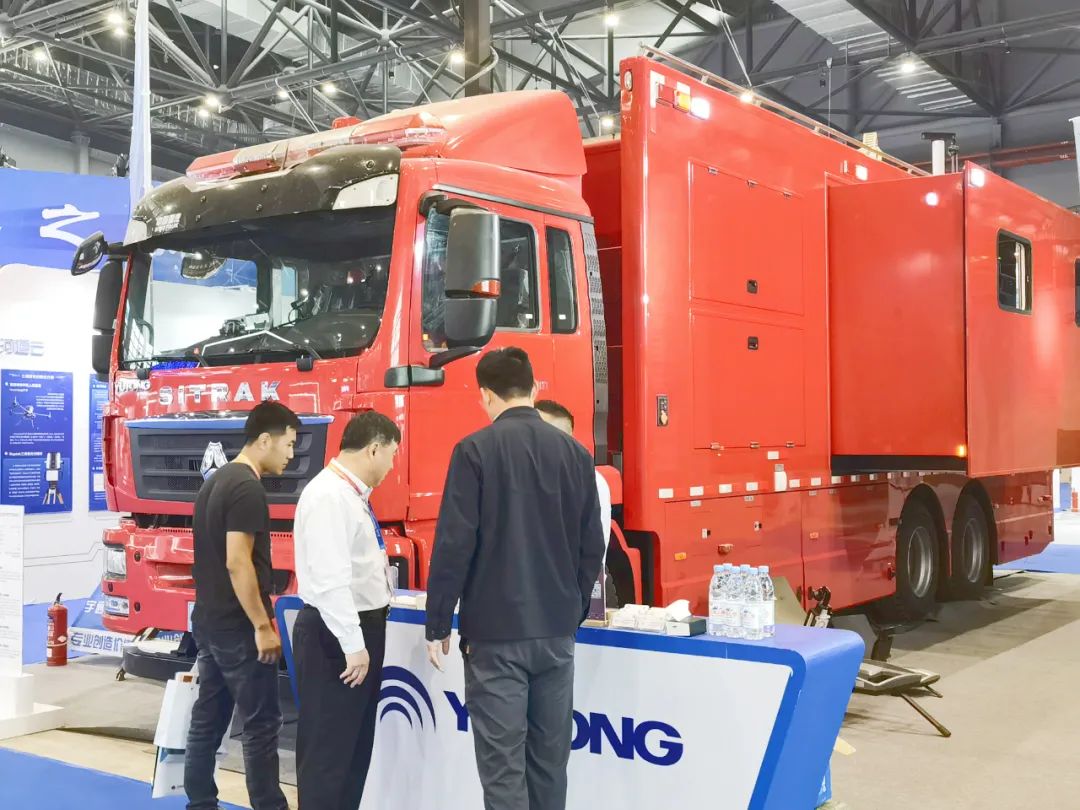 亿万先生MR通信指挥车亮相第三届中国安全及应急技术装备博览会！