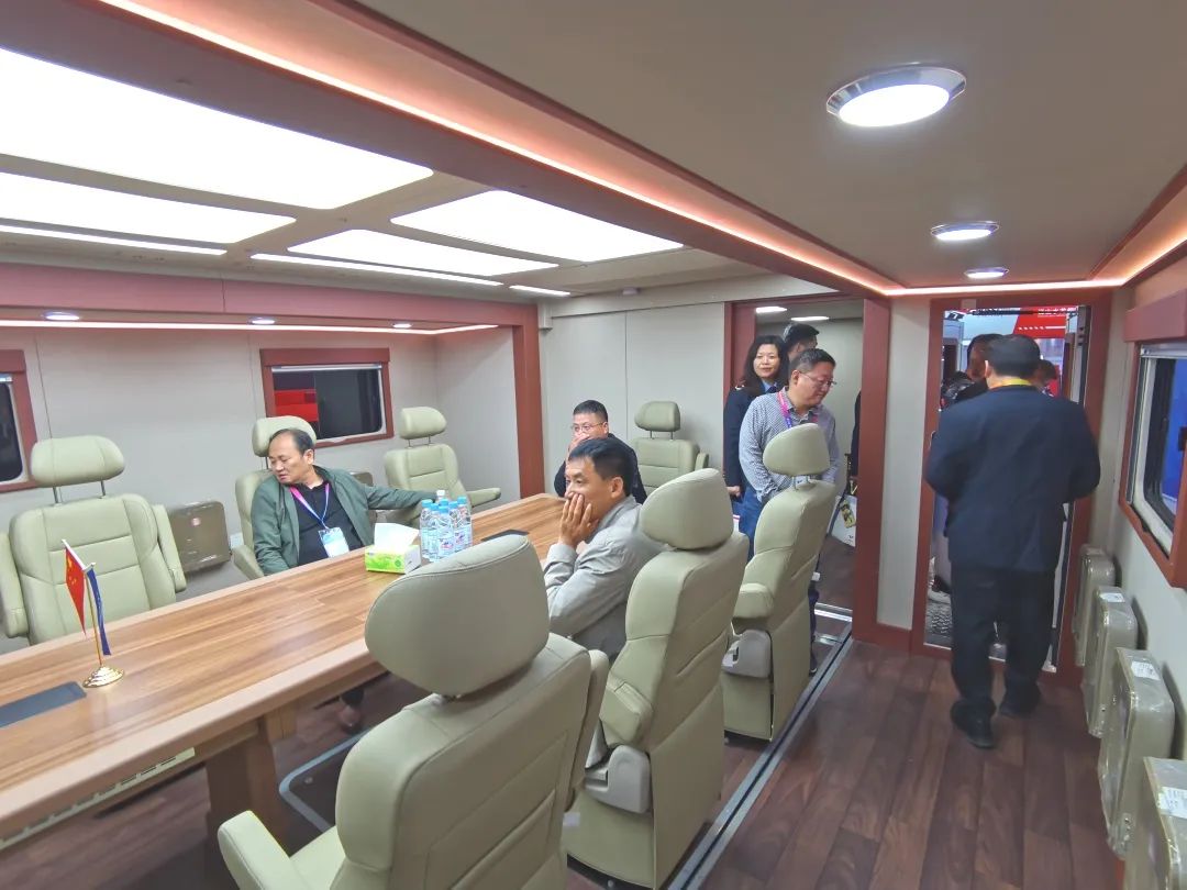 亿万先生MR通信指挥车亮相第三届中国安全及应急技术装备博览会！