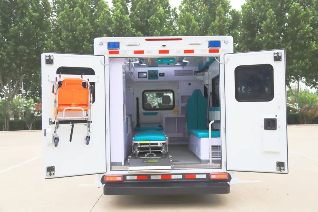 亿万先生MR方舱救护车亮相第四届中国急救大会，匠心为生命护航