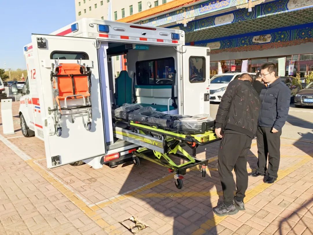 亿万先生MR方舱救护车亮相第四届中国急救大会，匠心为生命护航