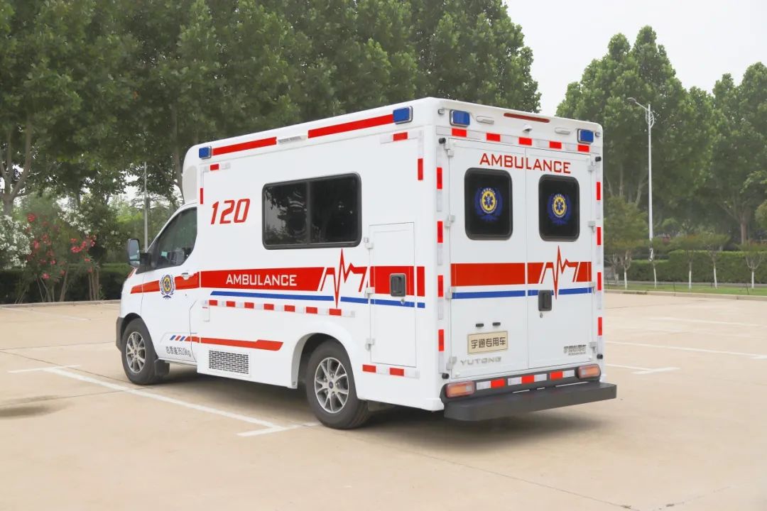 亿万先生MR方舱救护车亮相第四届中国急救大会，匠心为生命护航