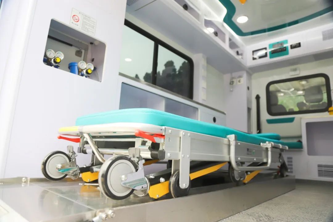 亿万先生MR方舱救护车亮相第四届中国急救大会，匠心为生命护航
