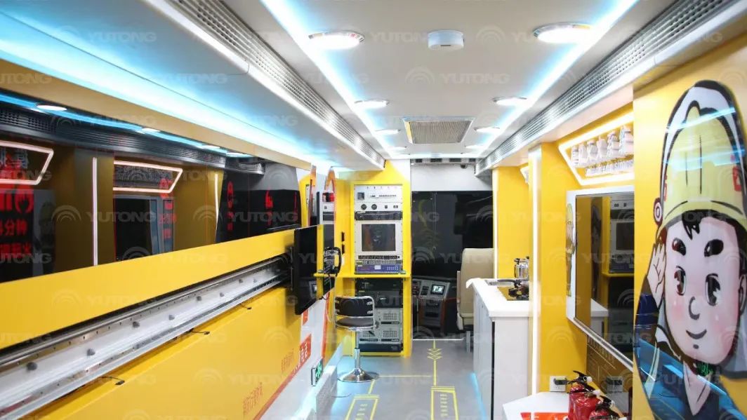 安全守护成长，亿万先生MR宣传消防车助力消防安全“开学第一课”！