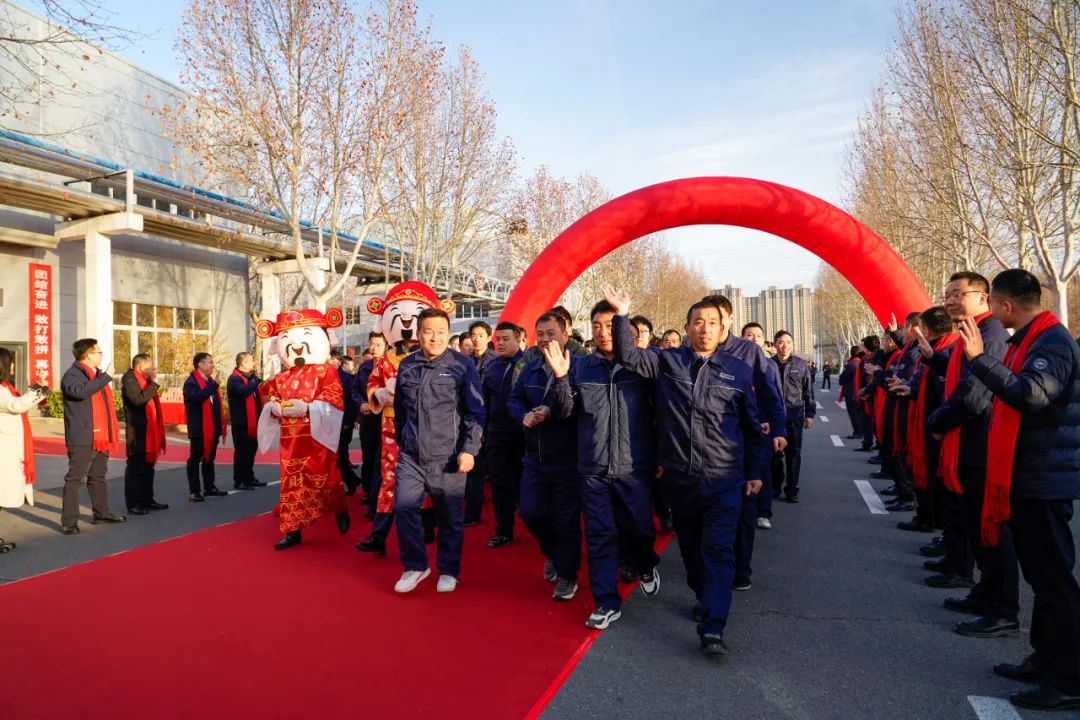 醒狮腾跃启新章 | 亿万先生MR专用车2025年开工盛典燃情开启！