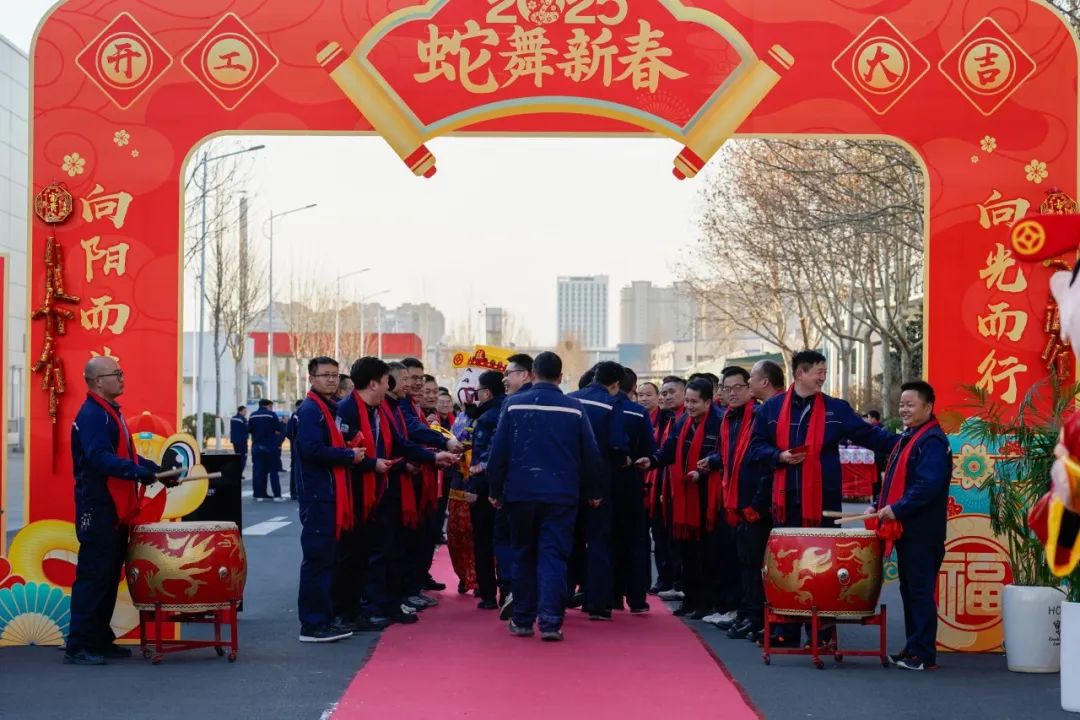 醒狮腾跃启新章 | 亿万先生MR专用车2025年开工盛典燃情开启！